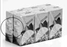 Cette image montre que, pour un emballage multiple de six jus en boîte, chaque unité individuelle porte le TVN. Voir la description ci-après.