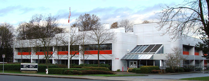 Entrée du bâtiment du laboratoire de Burnaby