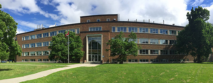 Entrée du bâtiment du laboratoire de Carling